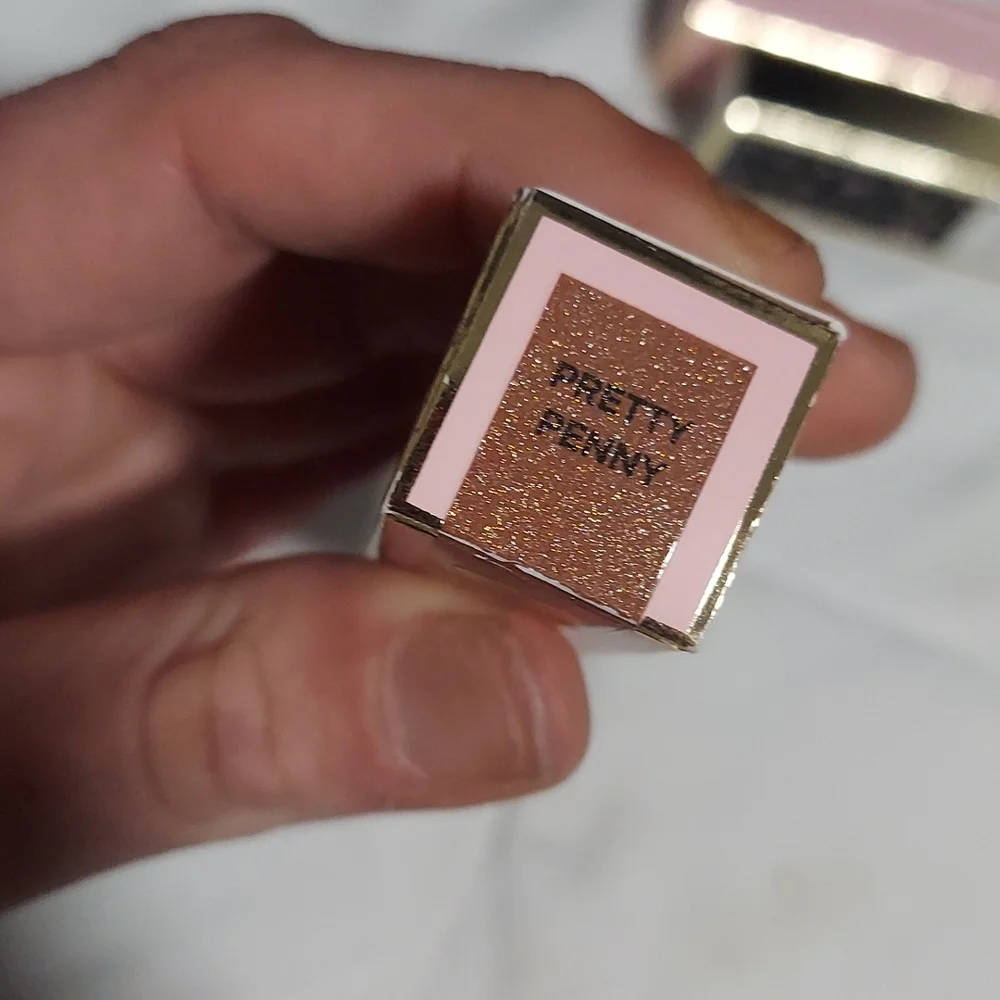 ⭐🎉Pretty Penny Too Faced Dazzling Lip Gloss